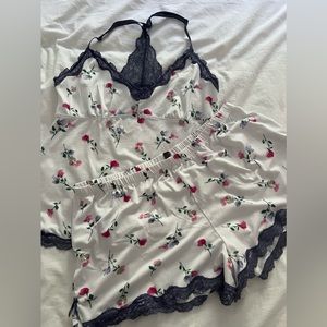 laura ashley Pajama Set  in a perfect condition as new